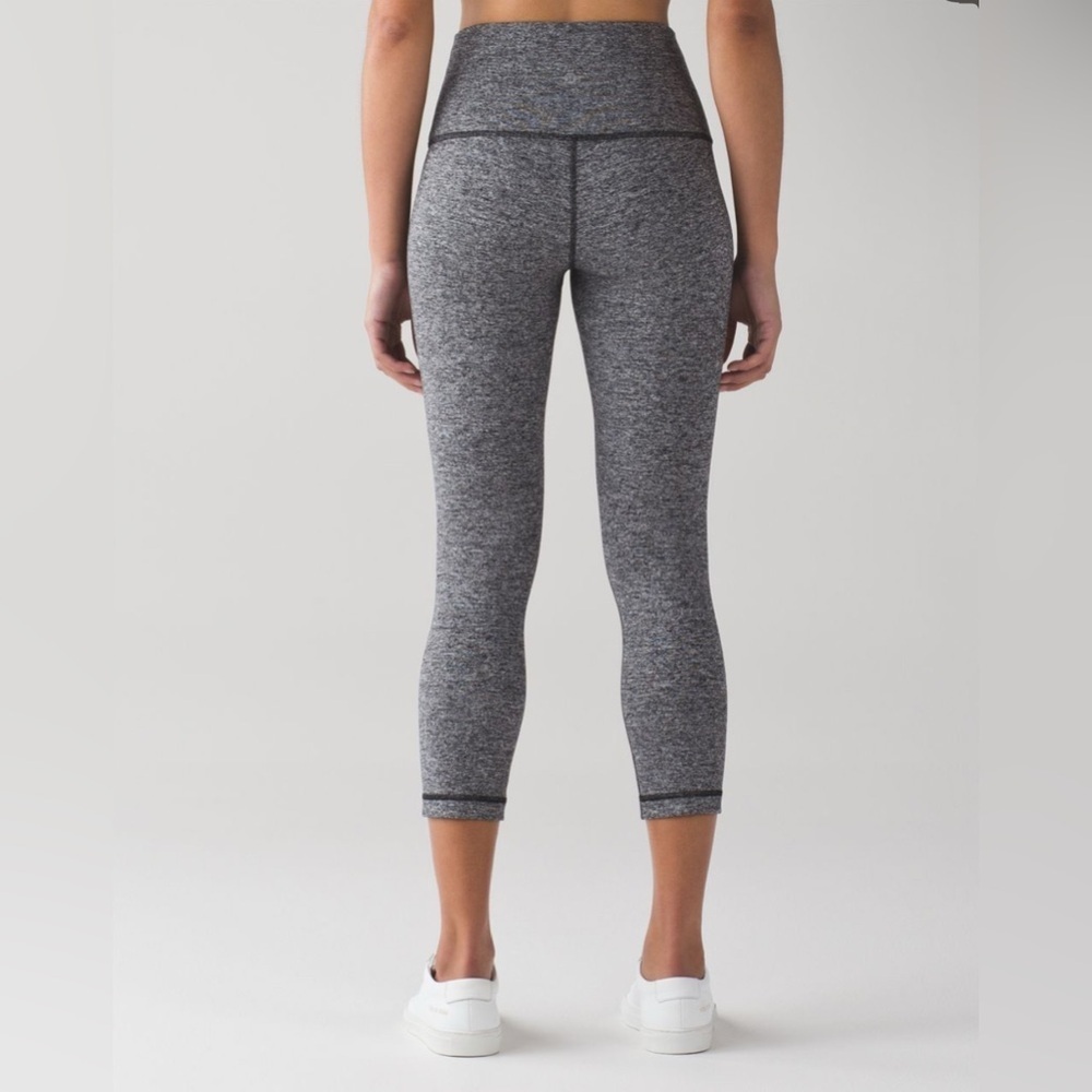 Lululemon Wunder Under HR Crop 21" Size 12 in Heathered Black - Picture 2 of 6
